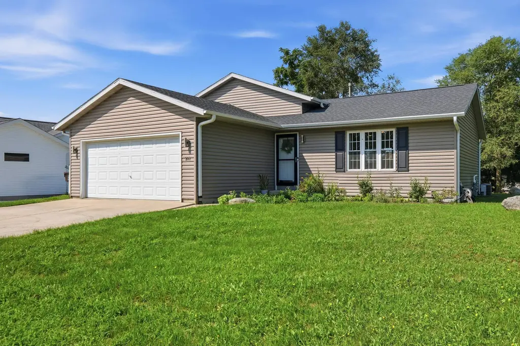 301 Ridgeview Drive, Lake Mills