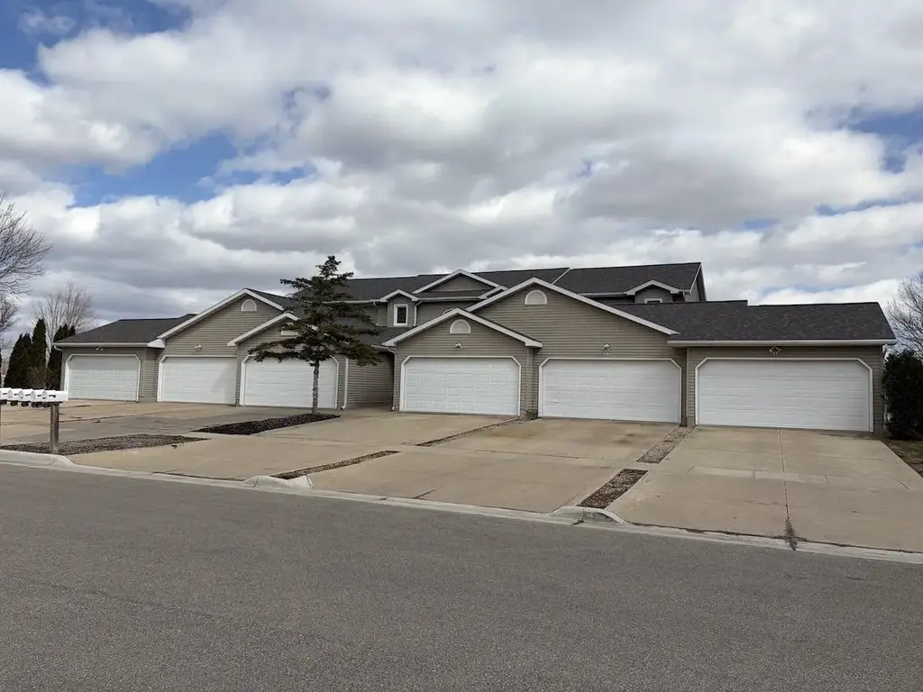 517-527 Trailside Drive, DeForest