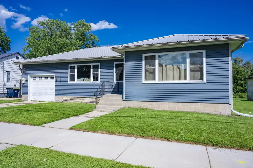 1016 Academy Street, Elroy