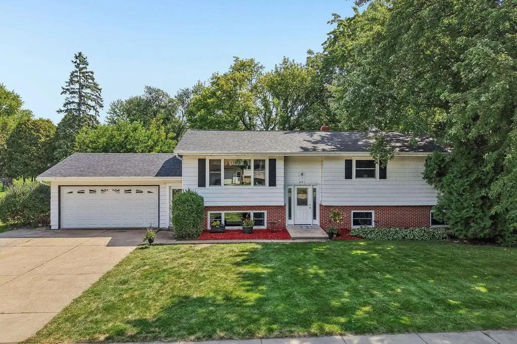 401 Woodview Drive, Sun Prairie