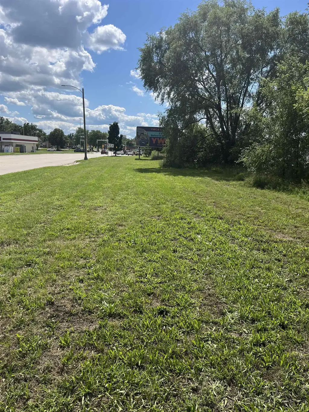 610 W Centerway, Janesville