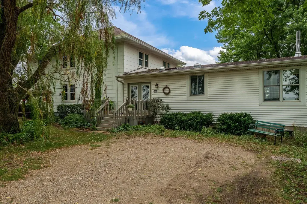 1516 E Philhower Road, Turtle
