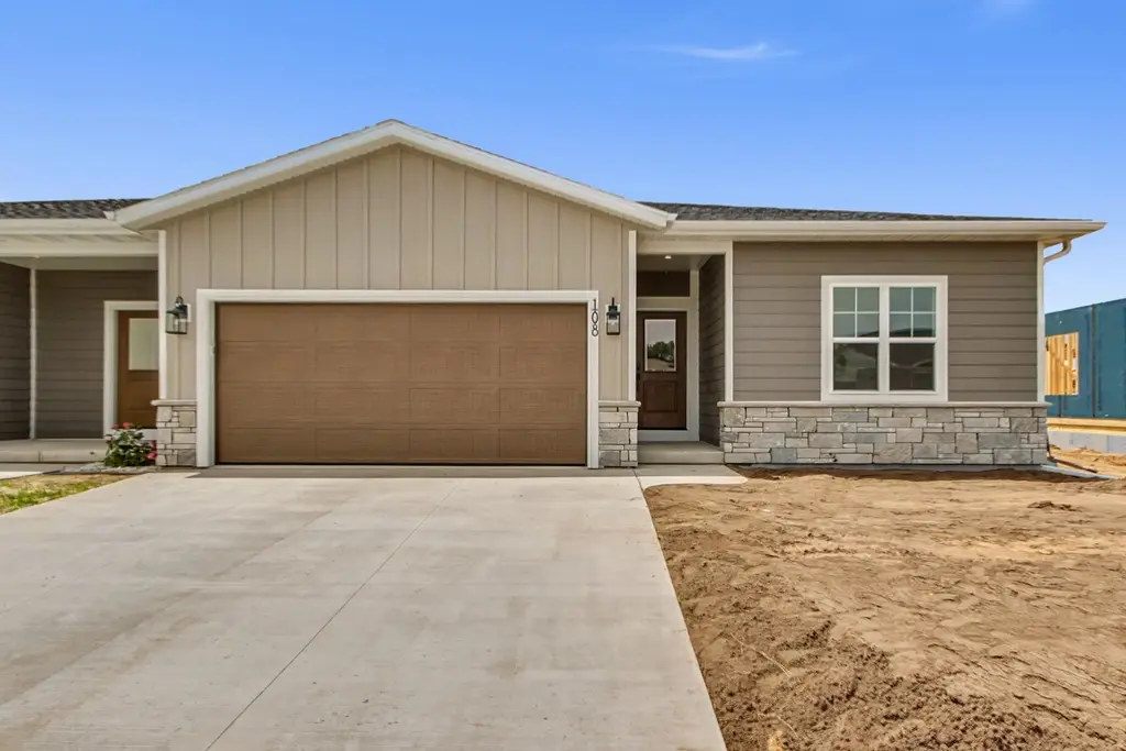 104 Hill Row, Portage