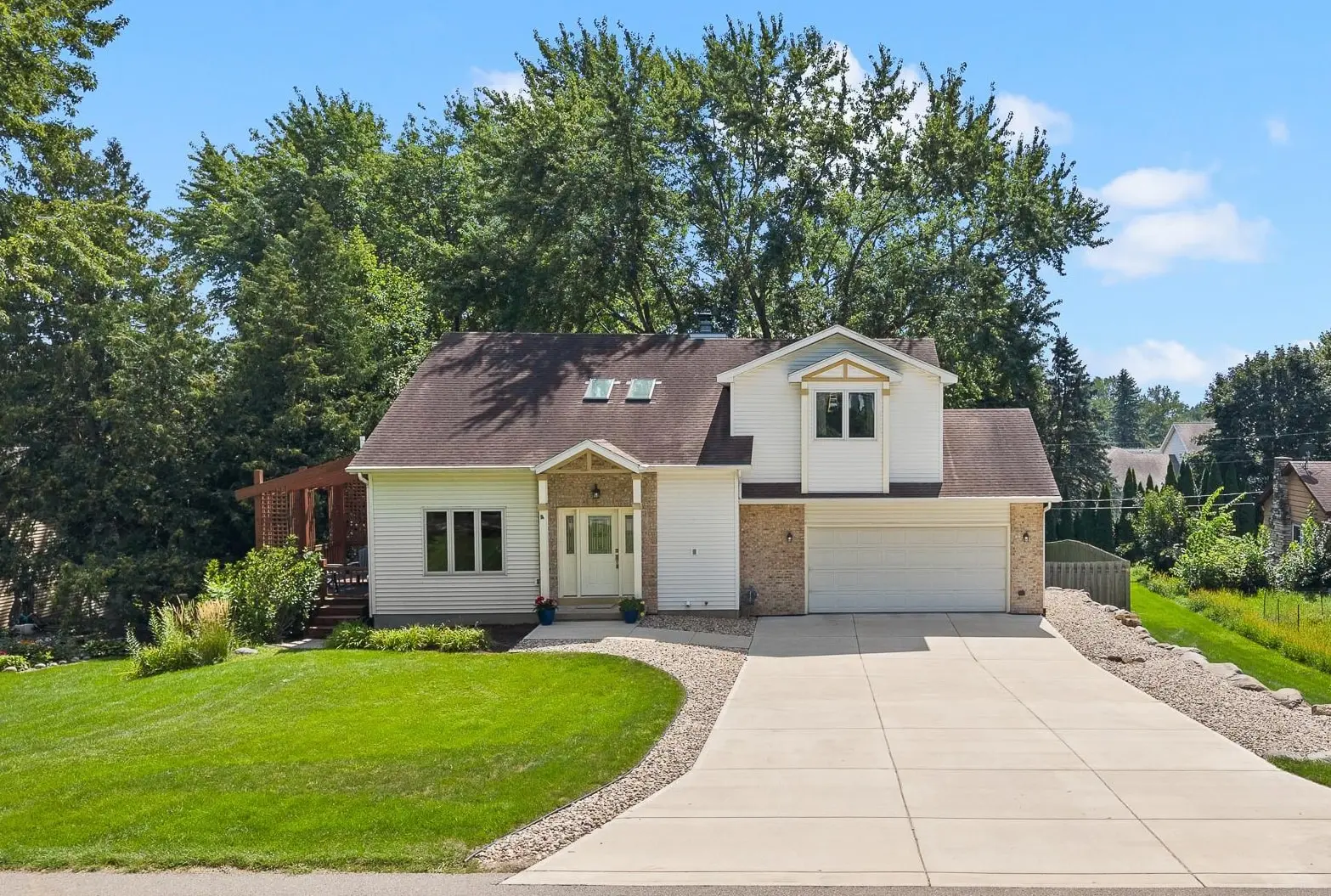 Photo of Listing #2031008