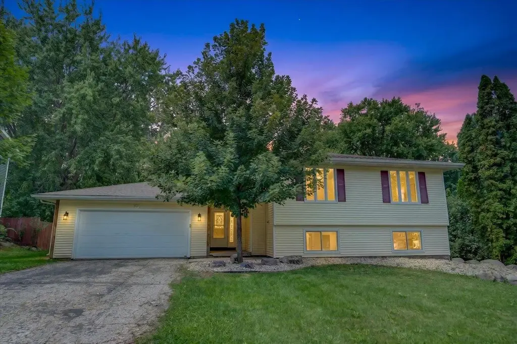 2727 Tami Trail, Fitchburg
