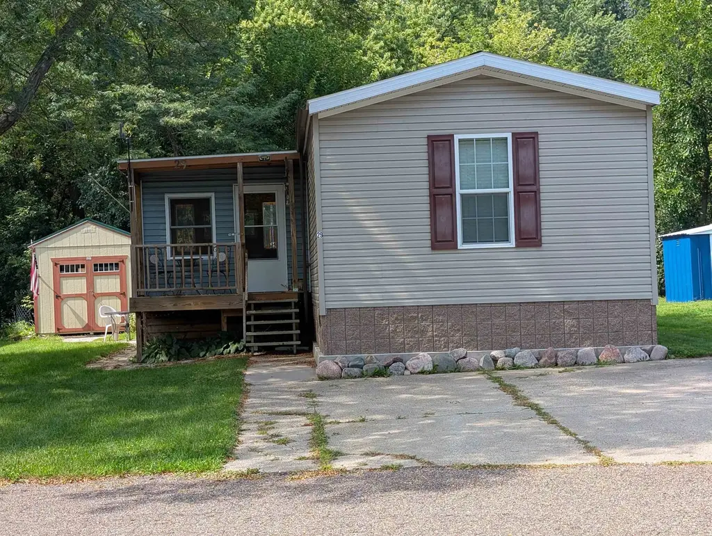 #29 - W5655 State Road 33, Shelby
