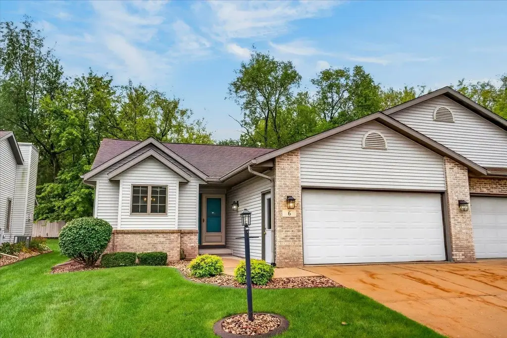 6 Village Homes Drive, Waunakee