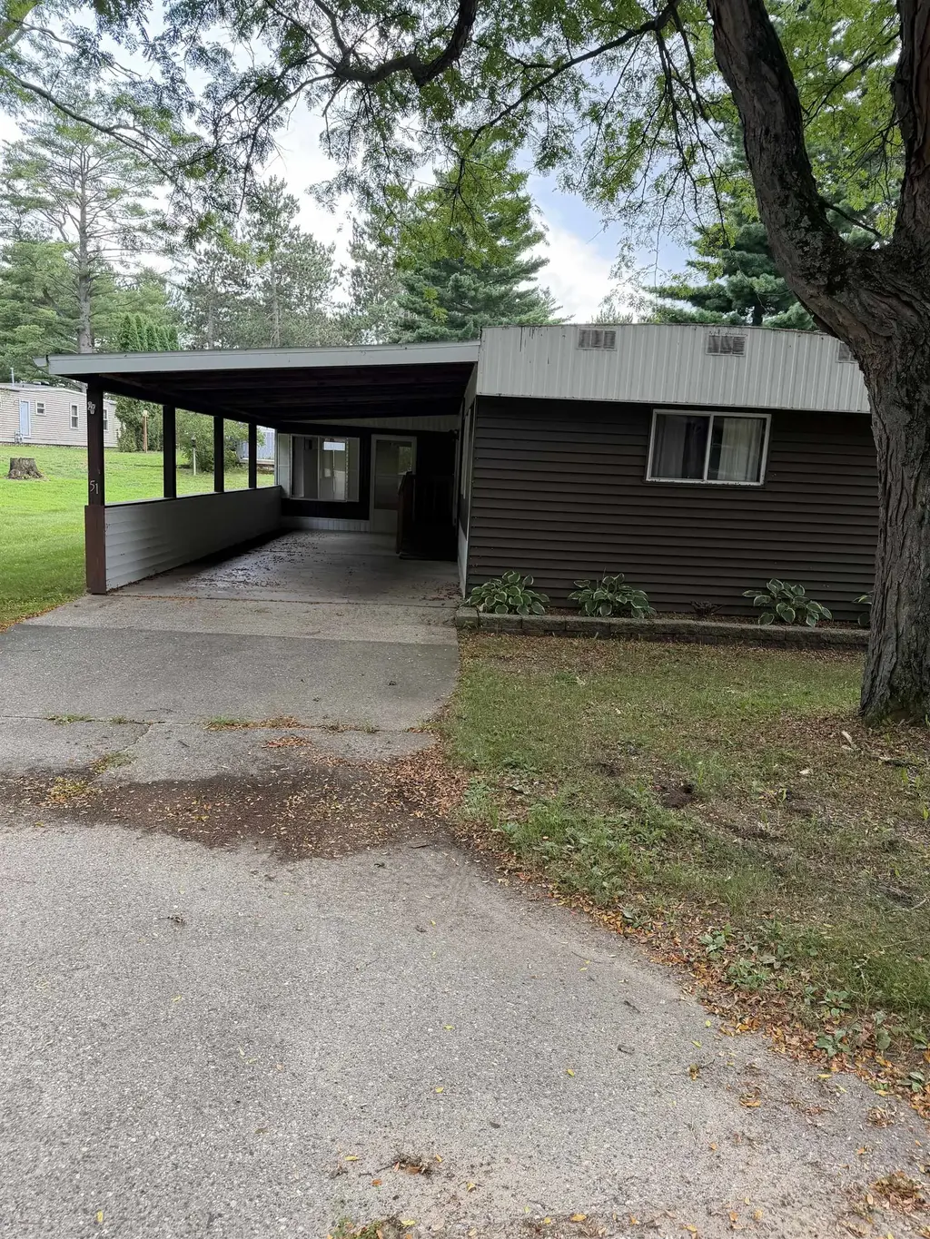 #51a - N750 Golf Road, West Point