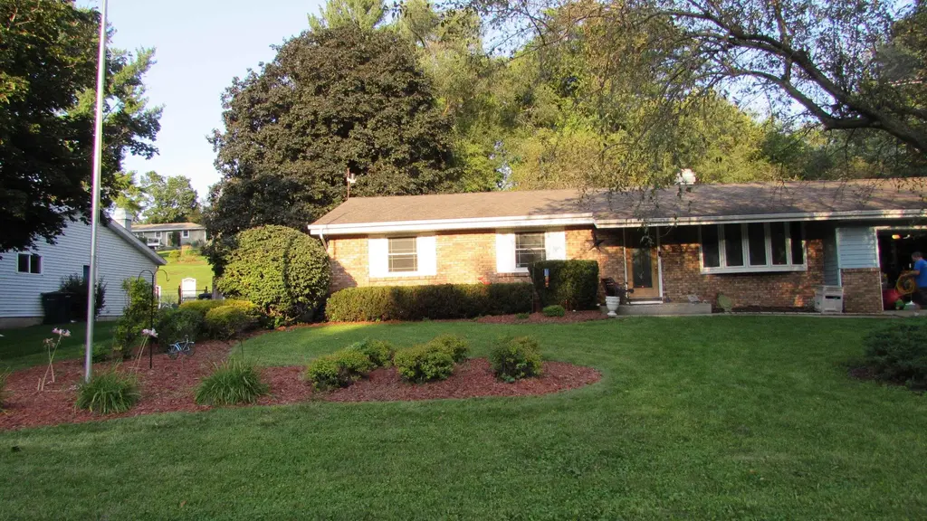 522 Sussex Drive, Janesville