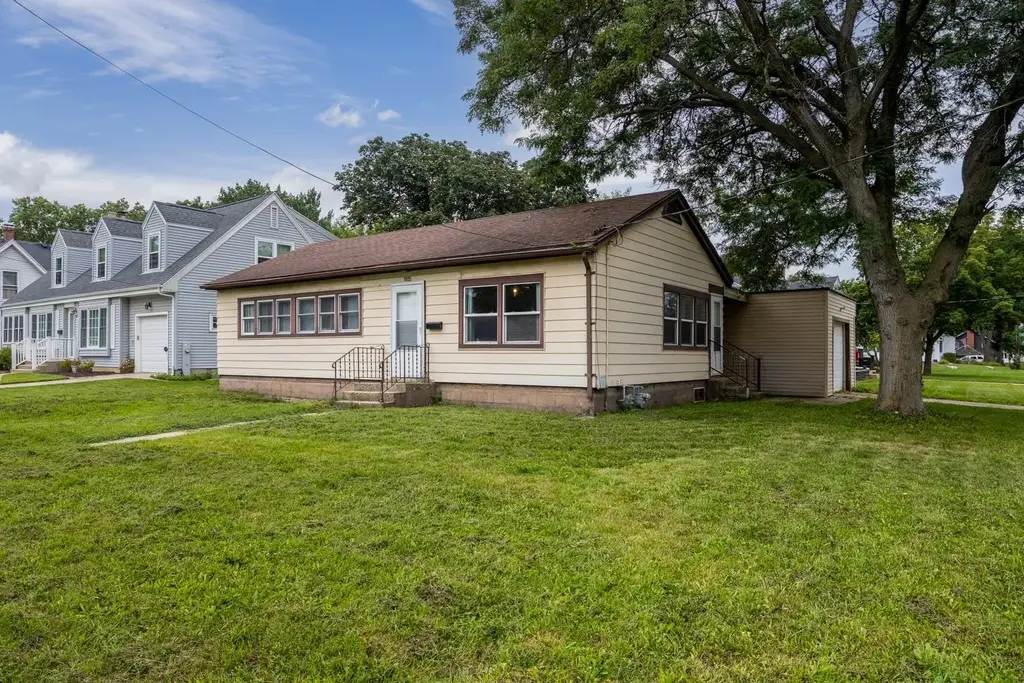1855 Strong Avenue, Beloit