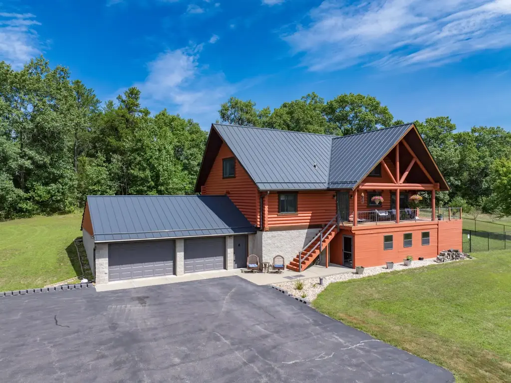 N5470 County Road B, Lisbon