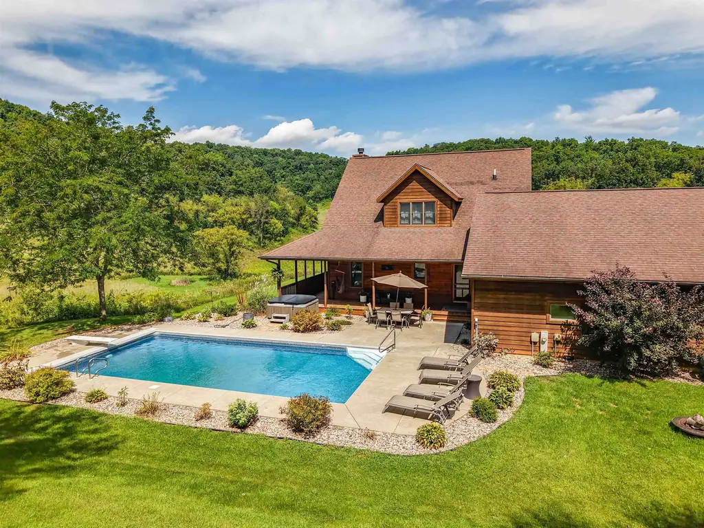S11525 Weidner Road, Spring Green