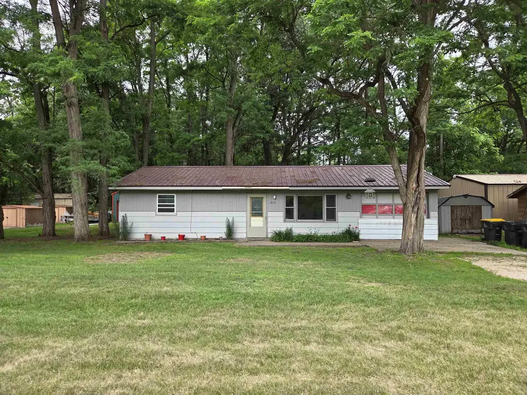 810 Locust Road, Avoca