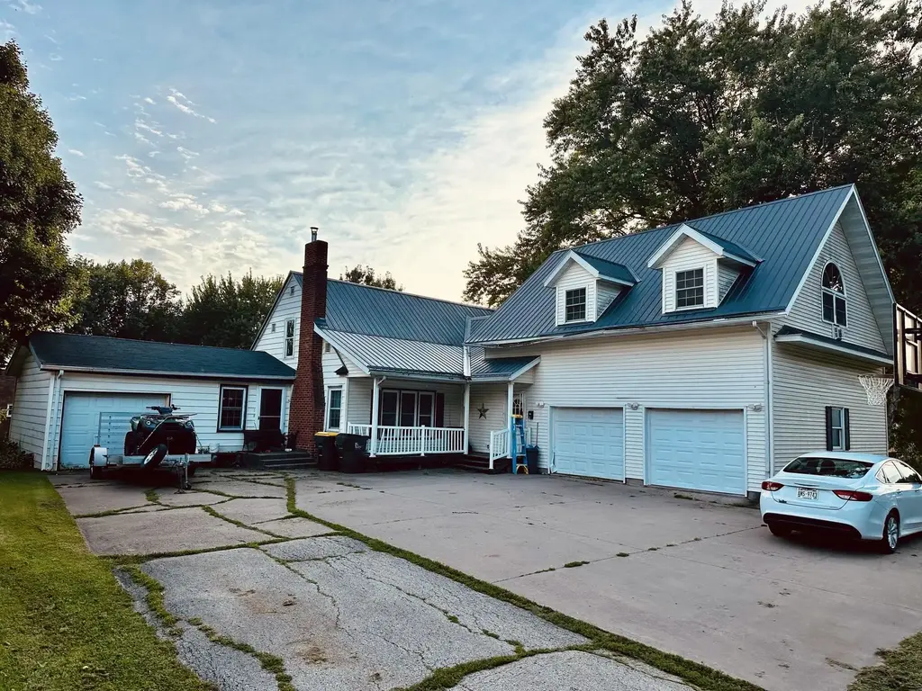112 W Bluff Street, Cassville
