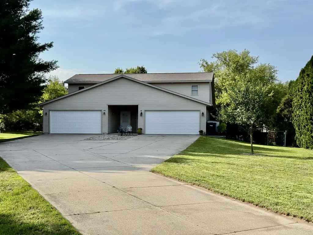 411 David Circle, Arena