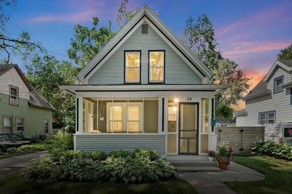34 Farwell Street, Madison