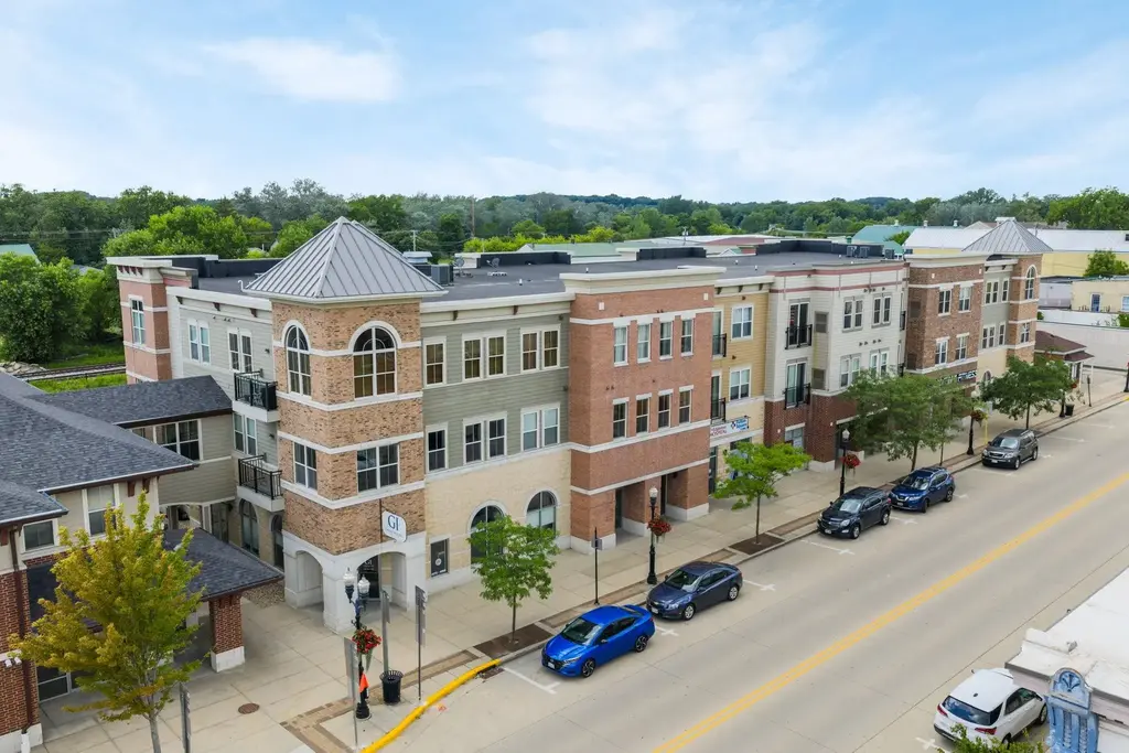 #207 - 111 W Fulton Street, Edgerton
