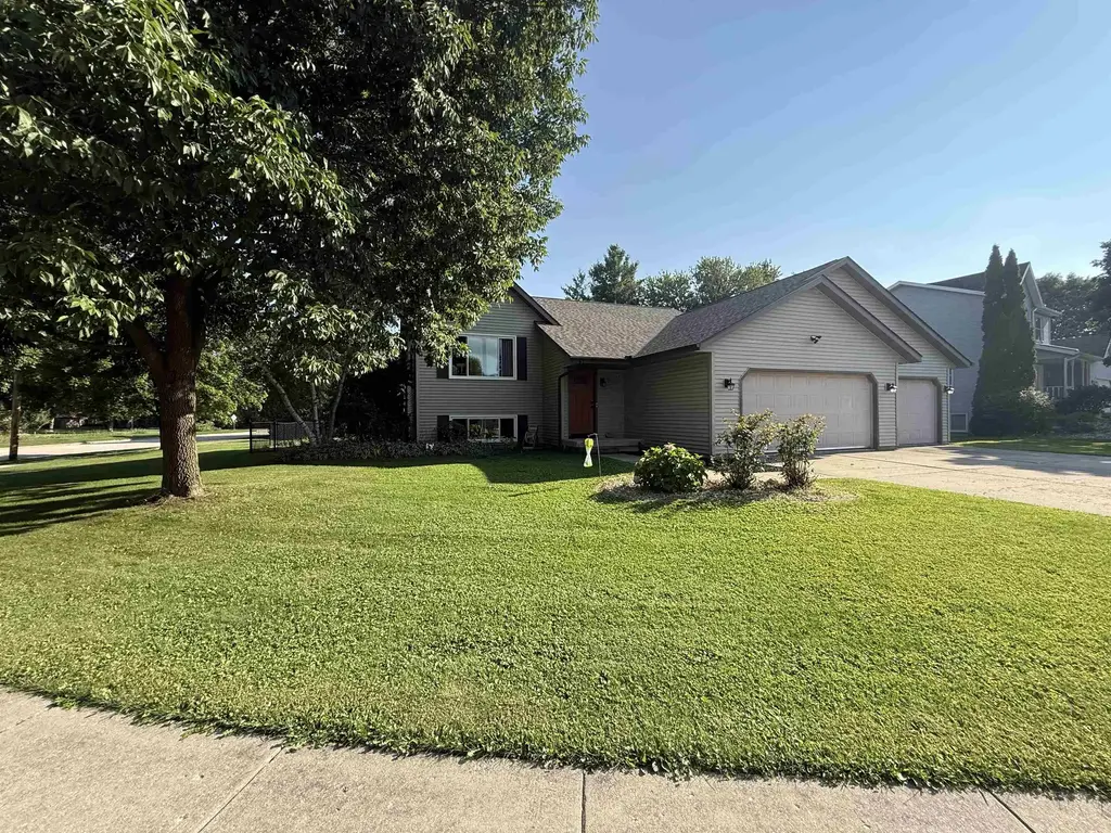 521 Sleepy Hollow Lane, Marshall