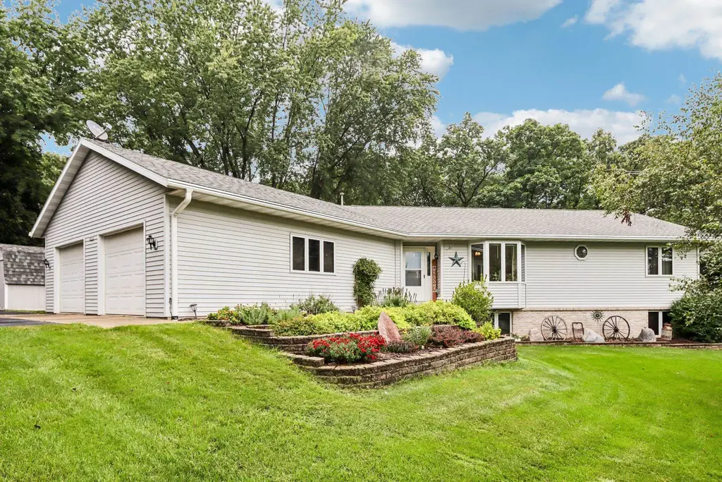 W7096 N Oak Ridge Court, Lowville