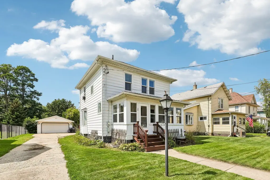 38 S Ringold Street, Janesville