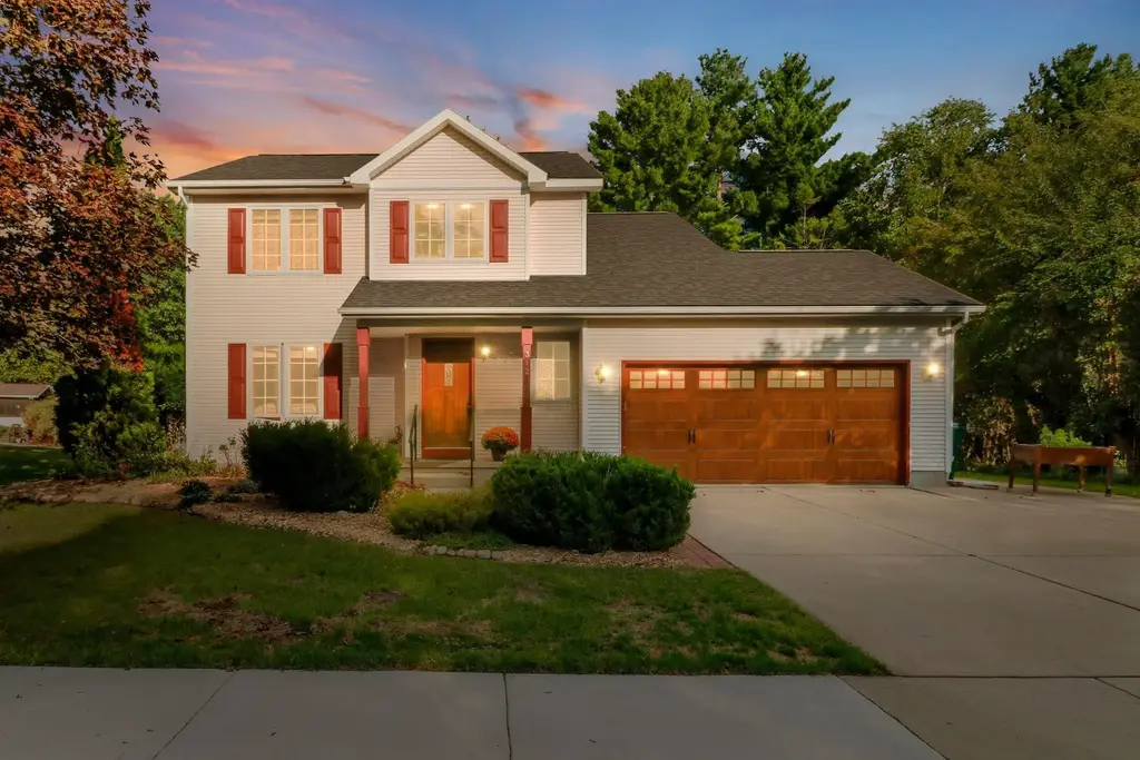 312 Tanglewood Court, Cottage Grove