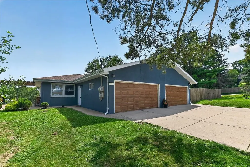 4686-4688 Capitol View Road, Middleton