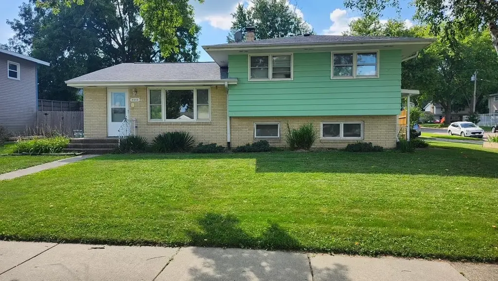 549 N Grant Avenue, Janesville