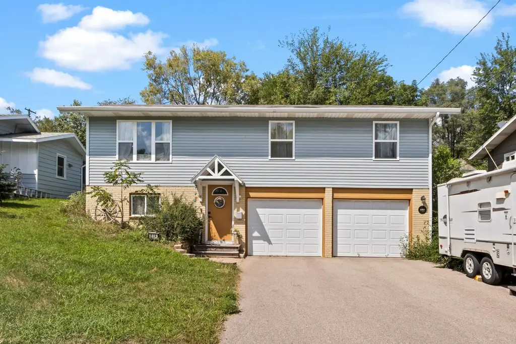819 E Edgewater Street, Portage
