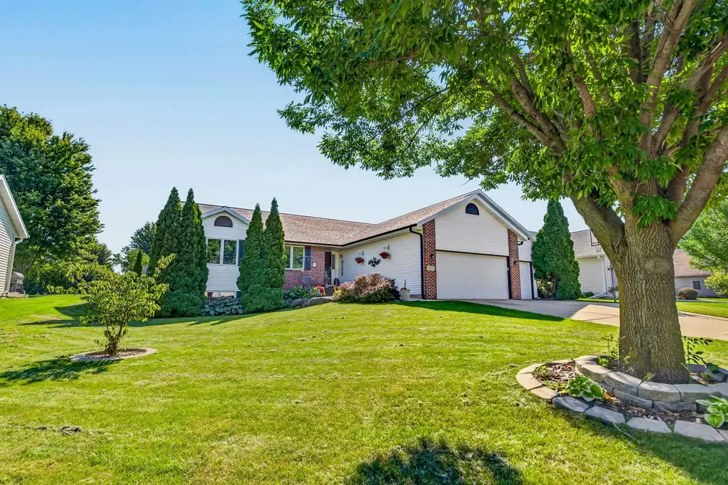 1357 Overlook Pass, Sun Prairie