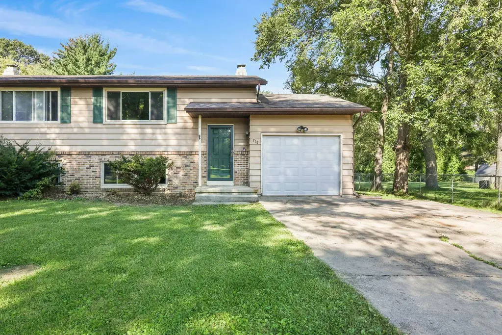 718 Bickley Court, Stoughton