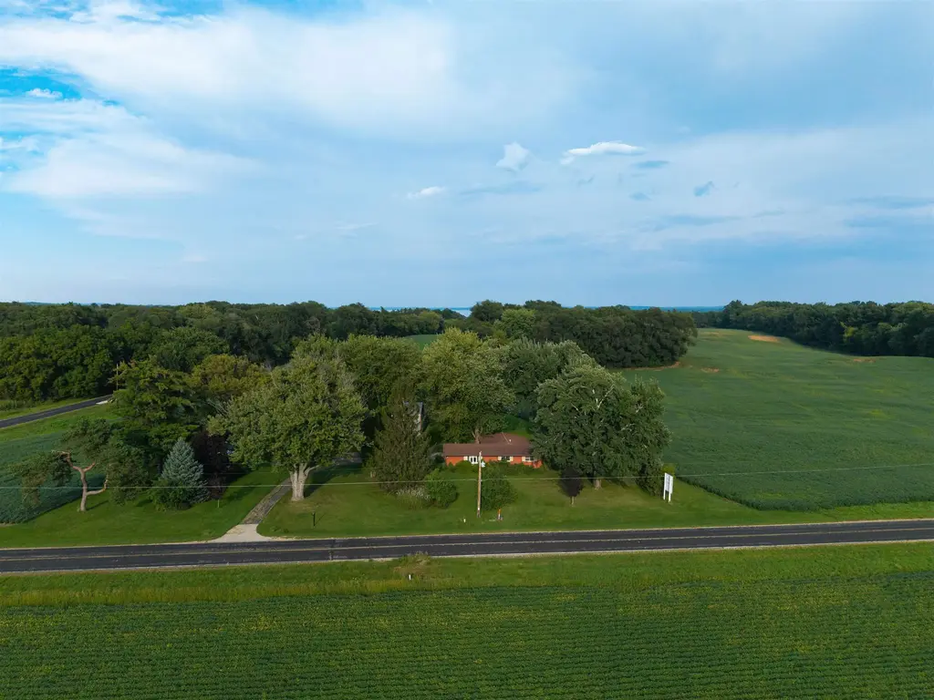 316 Hillside Road, Edgerton