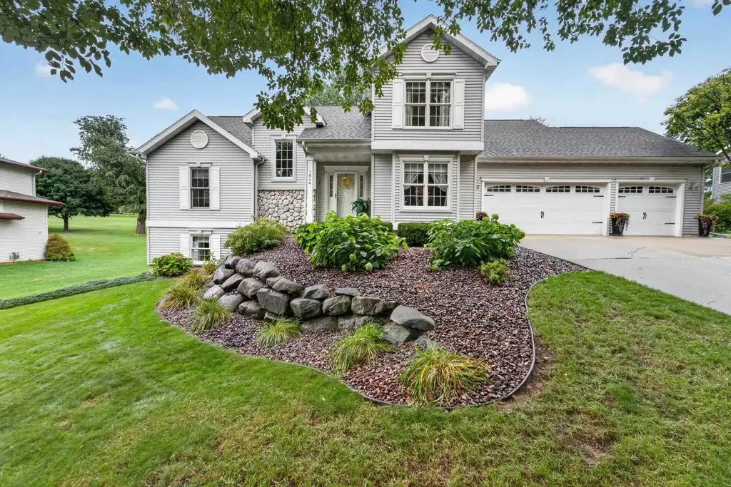 1604 Three Wood Drive, Mount Horeb