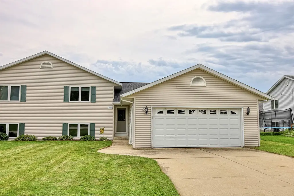 107 Jennifer Lane, Fall River