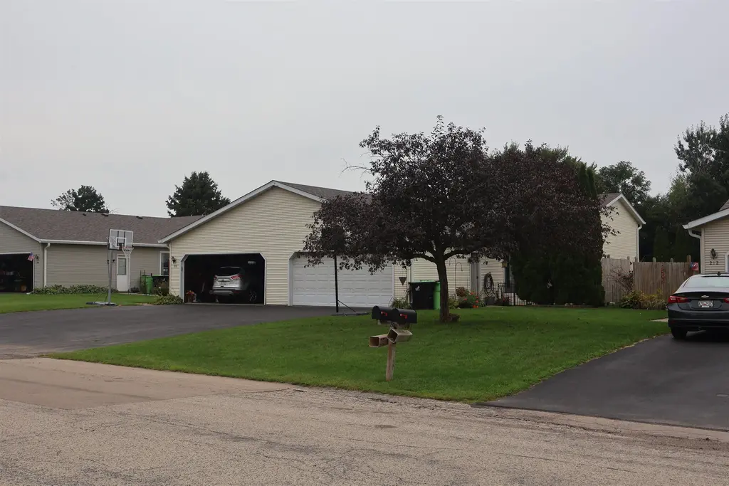 208-210 Eilbes Avenue, Beaver Dam