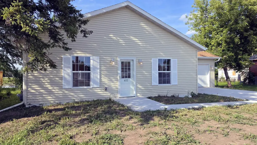 632 W Delavan Drive, Janesville