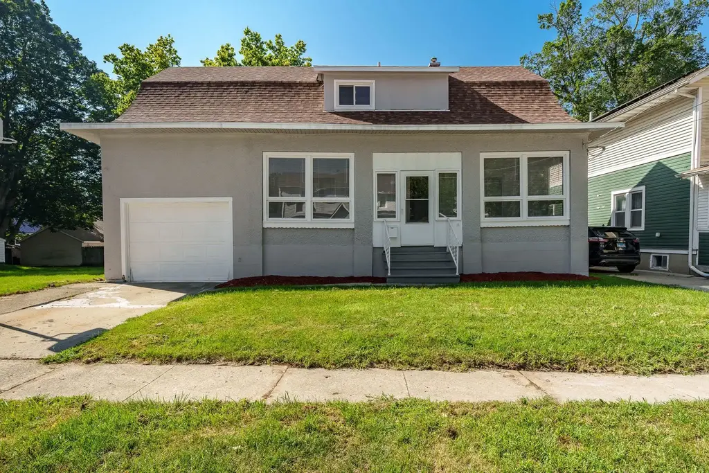103 E Roosevelt Street, Freeport