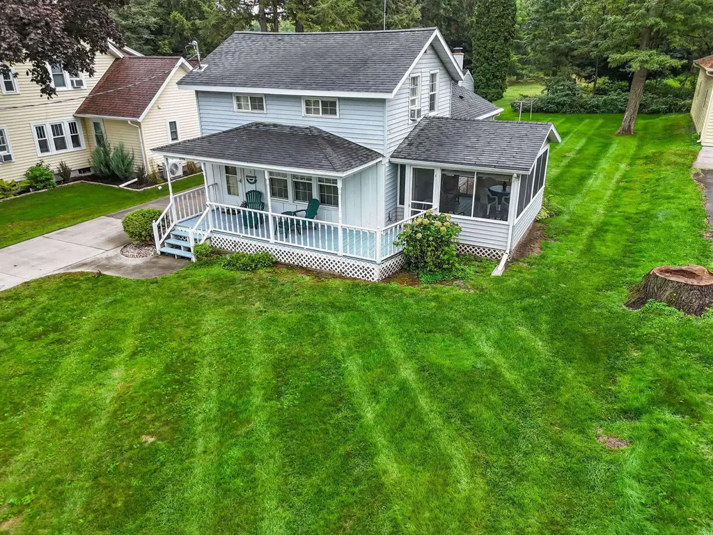 394 Lake Street, Green Lake