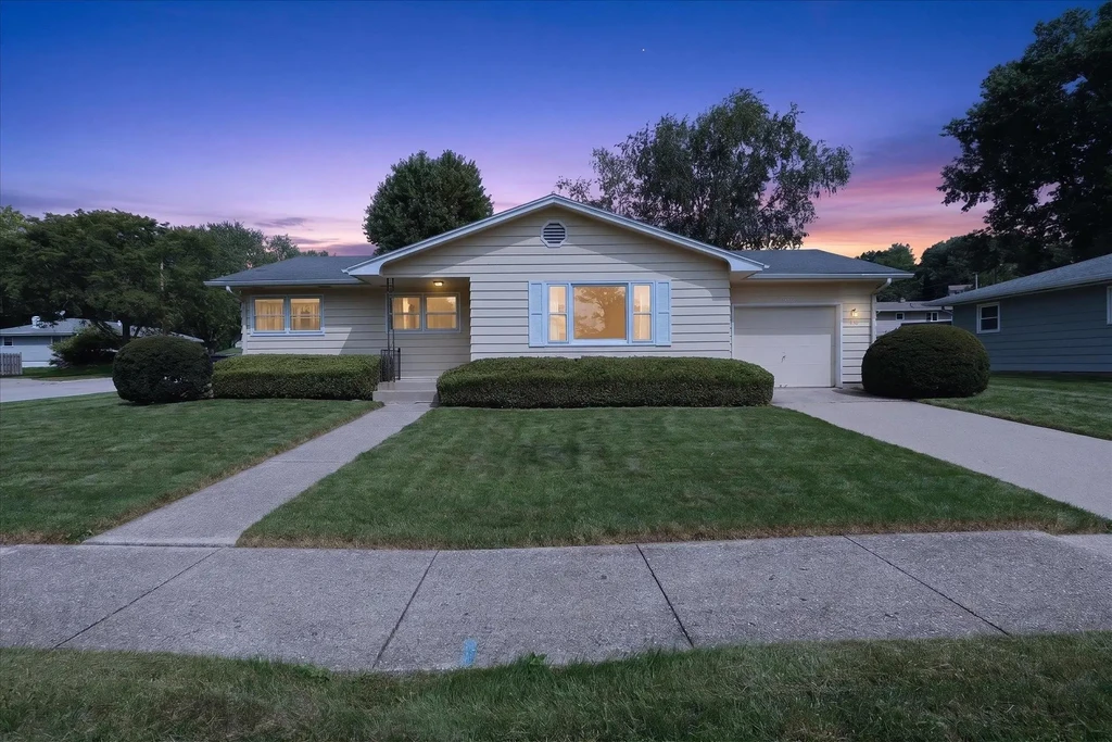 2016 Moreland Drive, Janesville