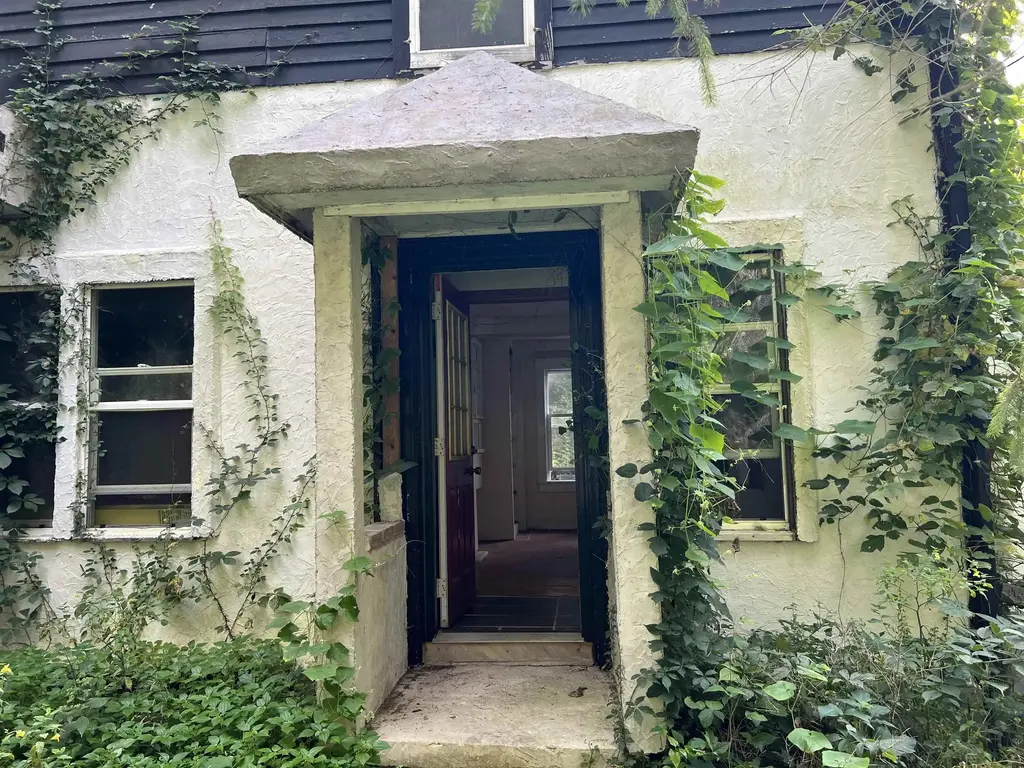 4033 High Point Road, Wyoming