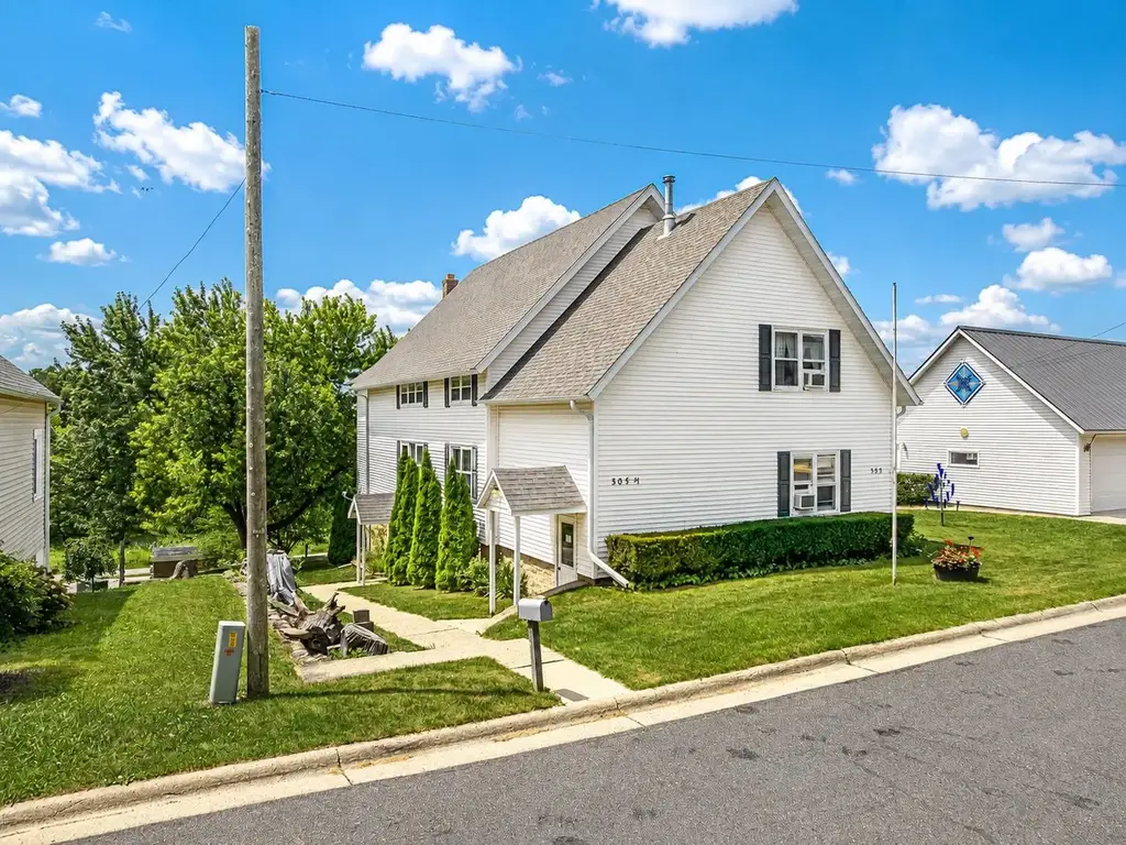 305 N Grove Street, Barneveld