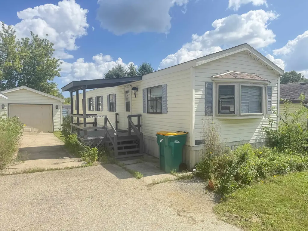 W210n11645 Pinecrest Lane, Germantown