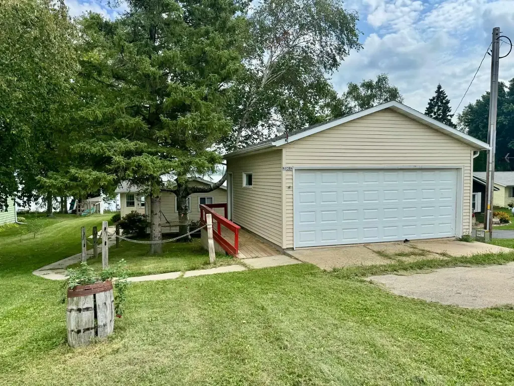 N9384 Idlehour Drive, Westford