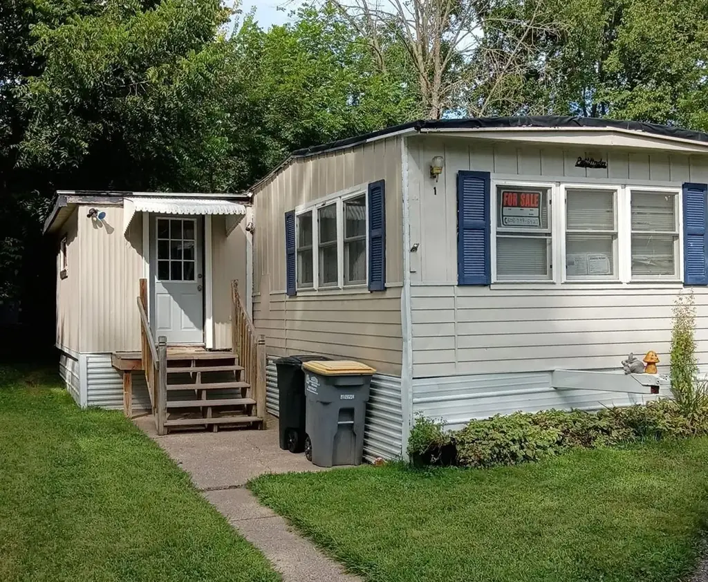 #1 - W5631 State Road, La Crosse