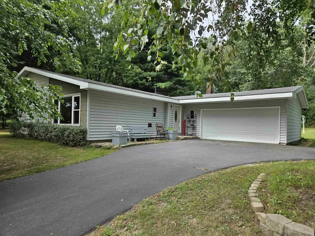 W7254 S Oak Ridge Court, Lowville