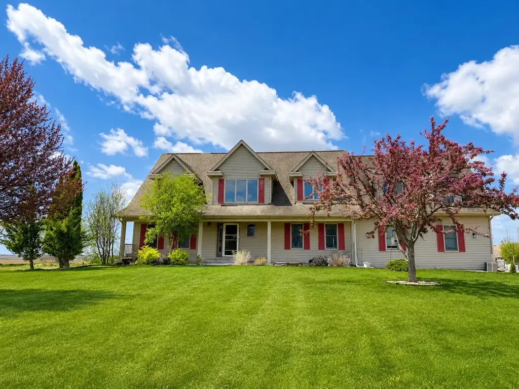 8632 N Stone Farm Road, Fulton