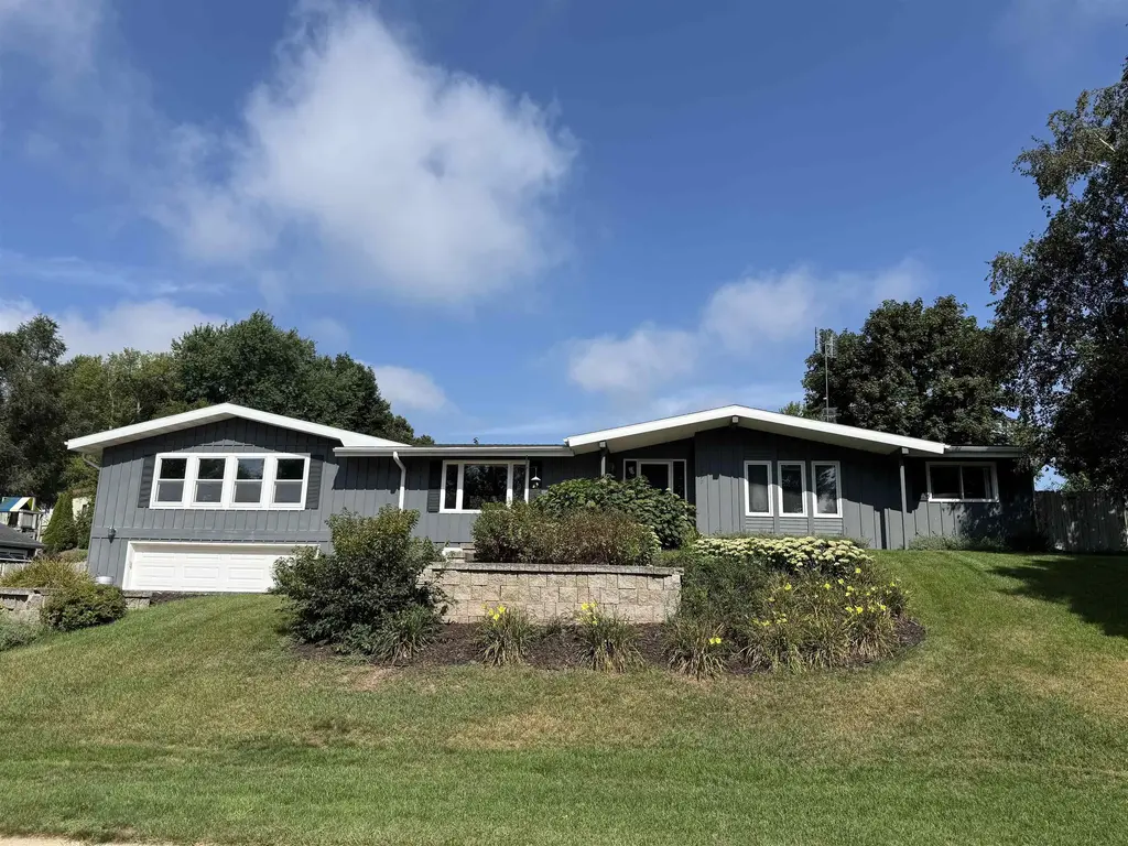 1717 Lakeview Drive, Tomah