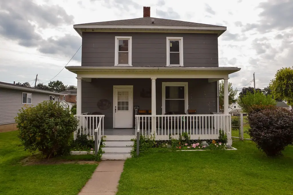 610 E Dewey Street, Cassville