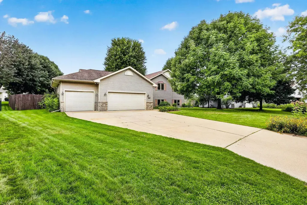 647 Grandview Drive, Sun Prairie