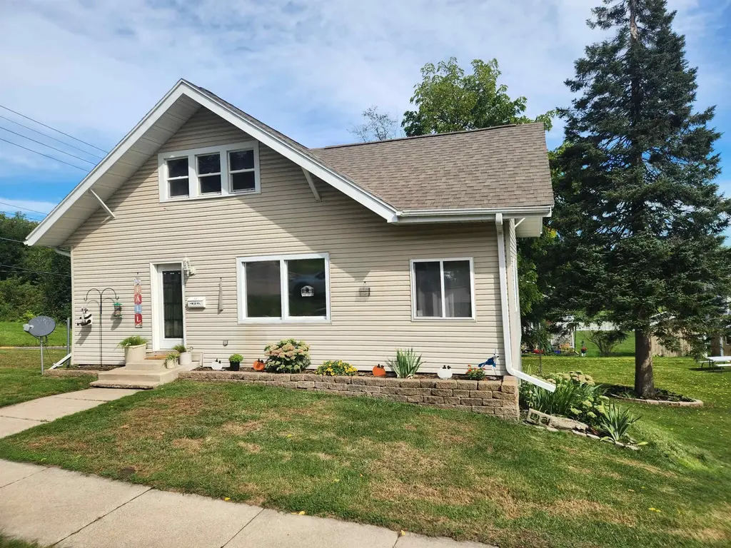 216 Nassau Street, Elroy