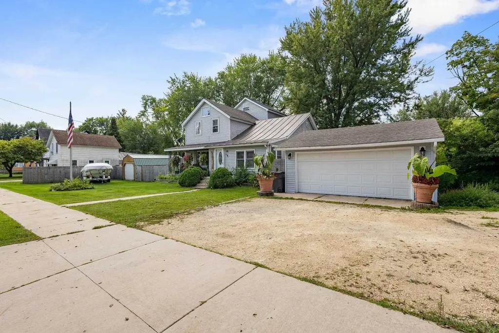 117 S Main Street, Montello